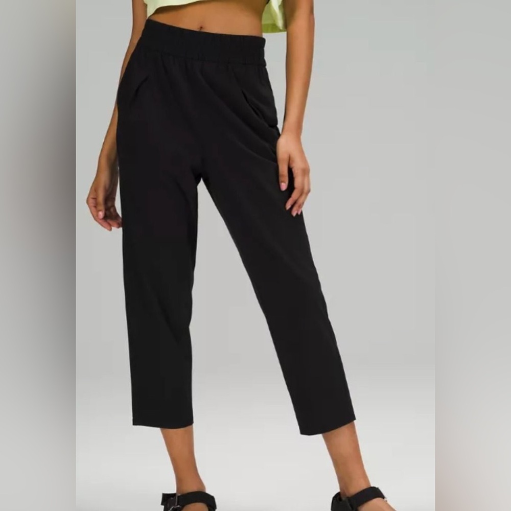 Lululemon Ease Back In Crop Pant (Size 4)